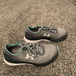 Women’s Under Armour bandit size 8.5